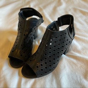 Women’s black open toed heels Christian Siriano size 5